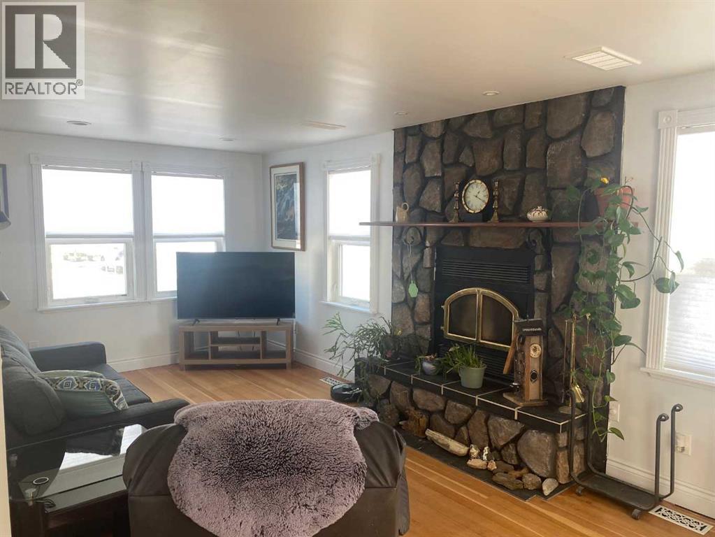 5023 51 Avenue, Woking, Alberta  T0H 3V0 - Photo 15 - A2294764