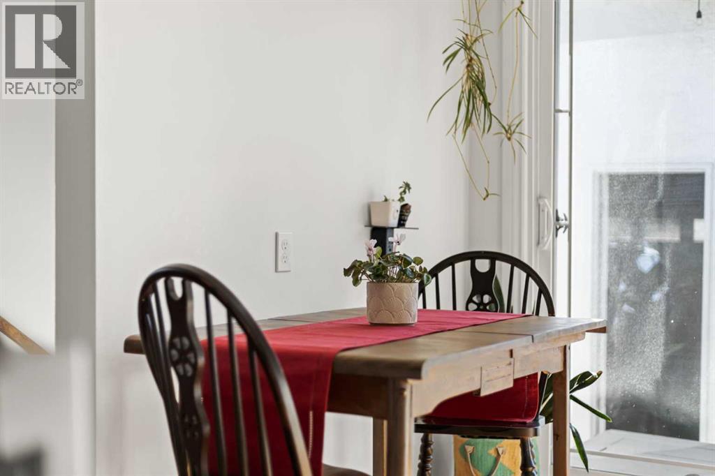 379 Westwood Drive SW, Calgary, Alberta  T3C 2W5 - Photo 11 - A2291270