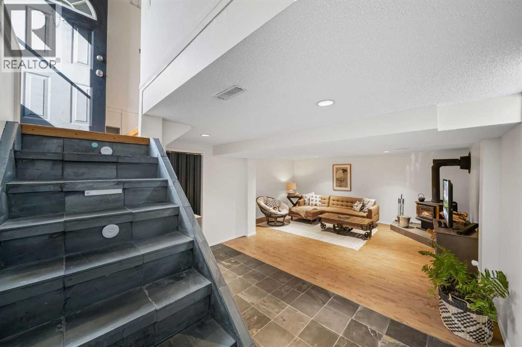 379 Westwood Drive SW, Calgary, Alberta  T3C 2W5 - Photo 22 - A2291270