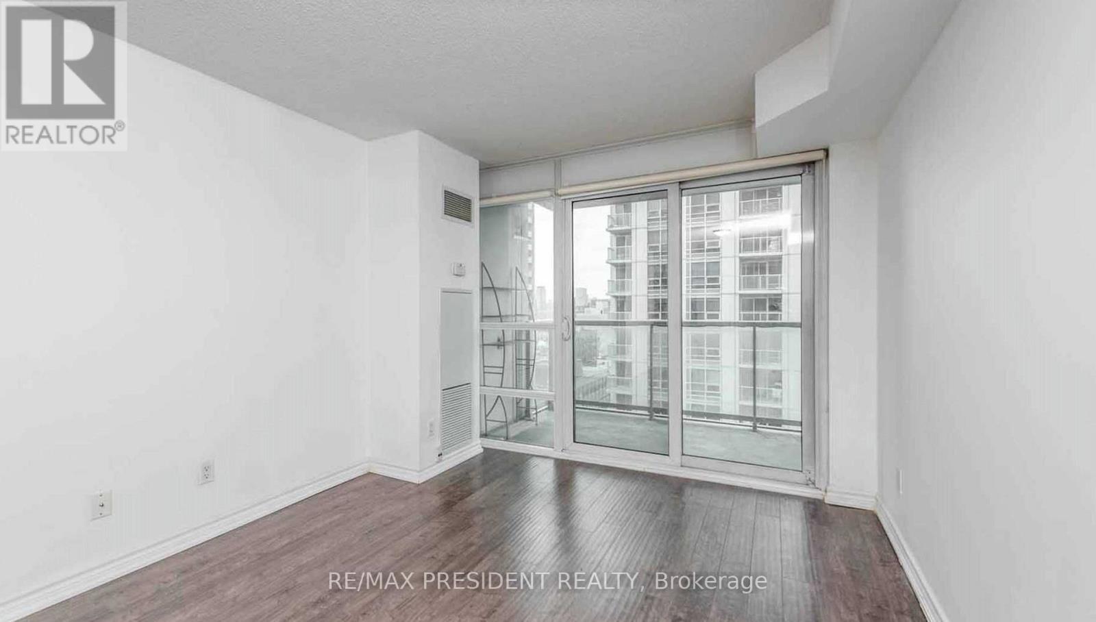 2213 - 761 Bay Street, Toronto, Ontario  M5G 2R2 - Photo 12 - C12948080
