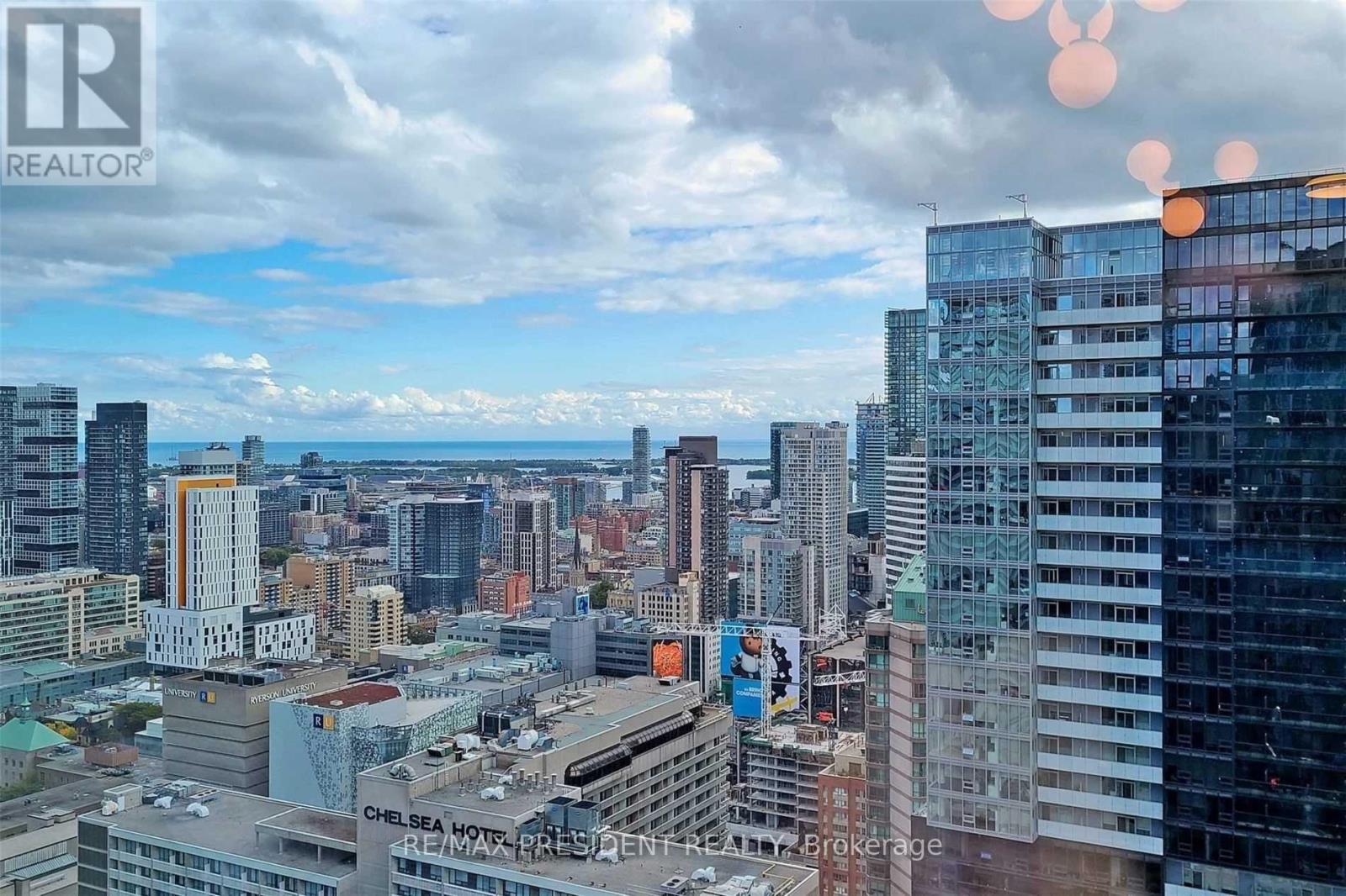 2213 - 761 Bay Street, Toronto, Ontario  M5G 2R2 - Photo 3 - C12948080