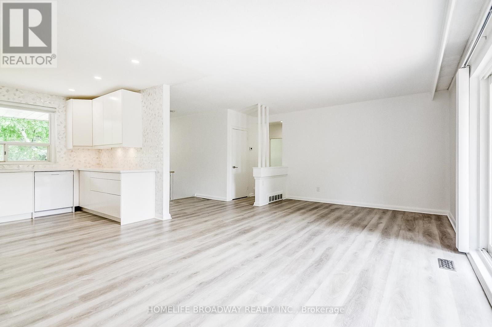 45 Hurlingham Crescent, Toronto, Ontario  M3B 2P9 - Photo 11 - C12948122