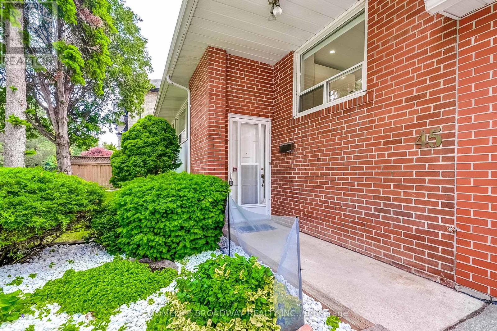 45 Hurlingham Crescent, Toronto, Ontario  M3B 2P9 - Photo 5 - C12948122