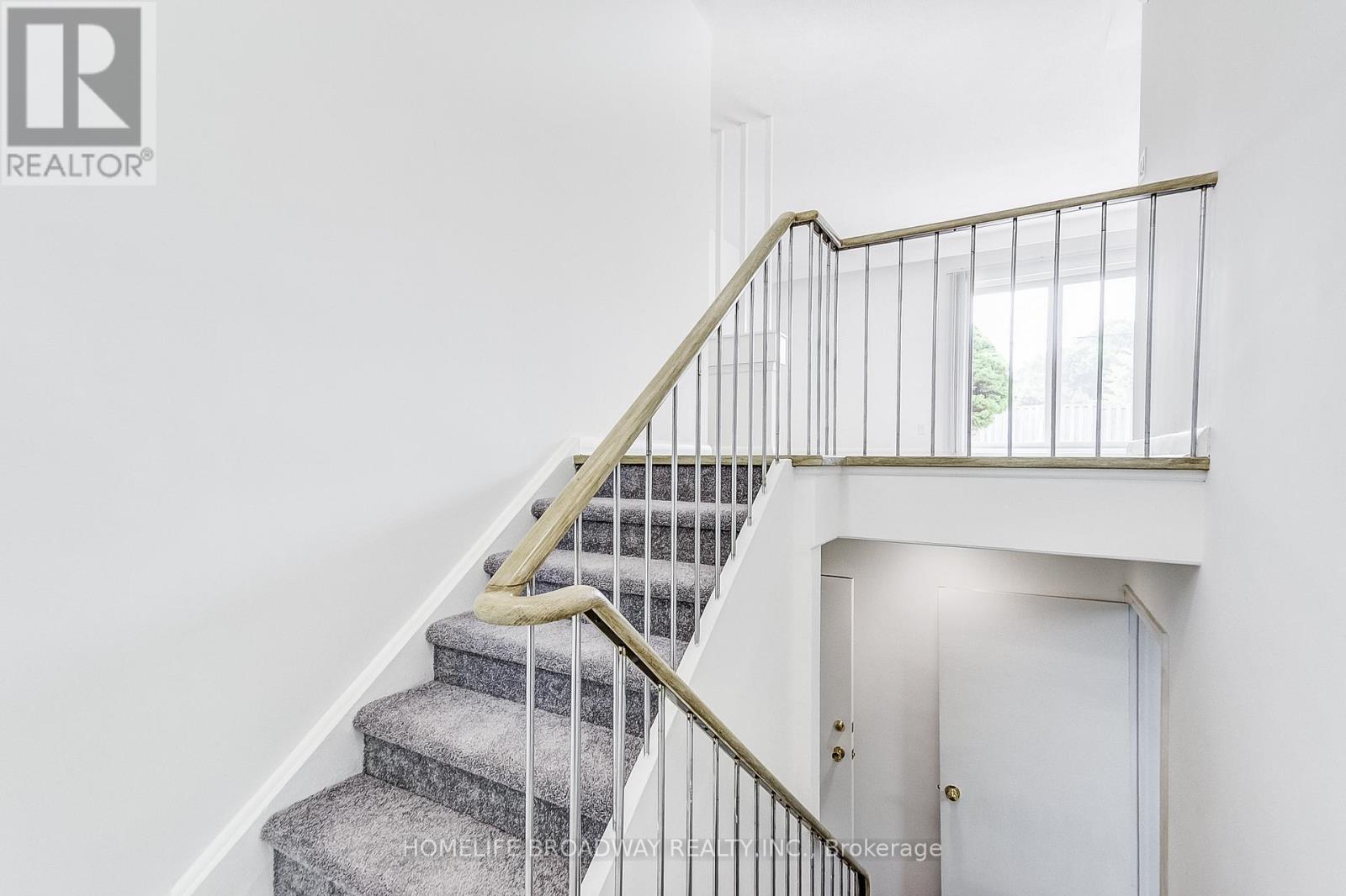 45 Hurlingham Crescent, Toronto, Ontario  M3B 2P9 - Photo 7 - C12948122