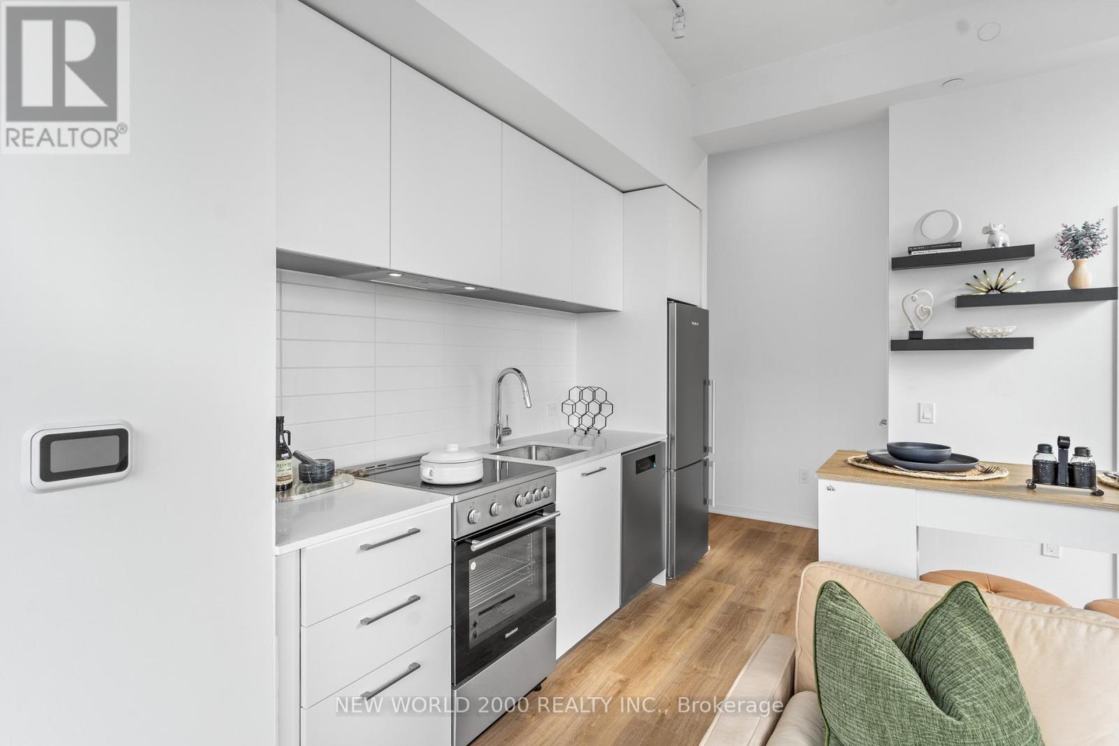 3412 - 101 Roehampton Avenue, Toronto, Ontario  M4P 2W2 - Photo 5 - C12948150