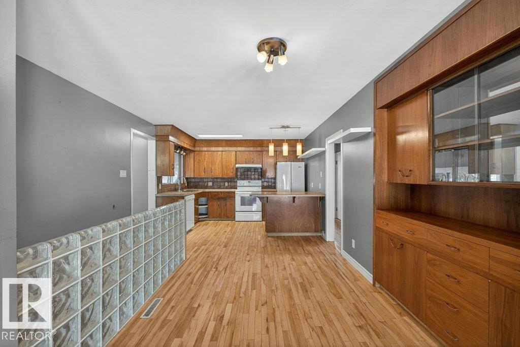 10316 42 St E Nw, Edmonton, Alberta  T6A 1T5 - Photo 15 - E4480148