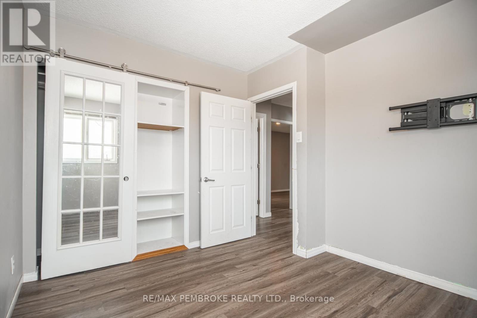 35 Mohns Avenue, Petawawa, Ontario  K8H 2G7 - Photo 16 - X12948184