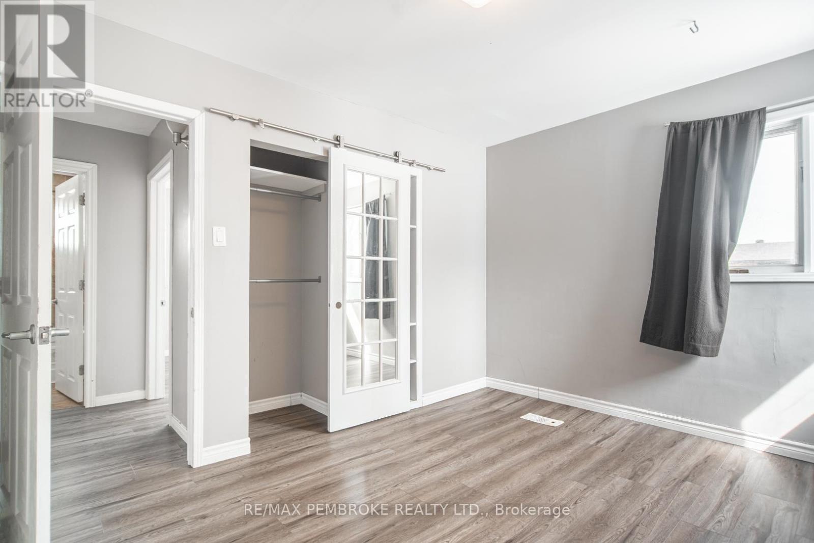 35 Mohns Avenue, Petawawa, Ontario  K8H 2G7 - Photo 18 - X12948184