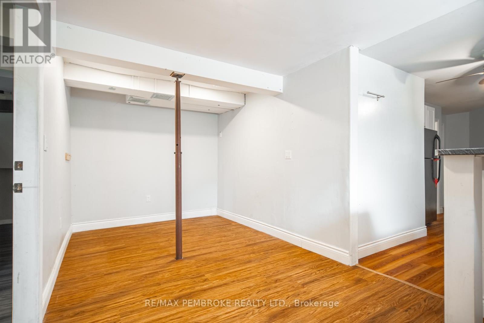 35 Mohns Avenue, Petawawa, Ontario  K8H 2G7 - Photo 24 - X12948184