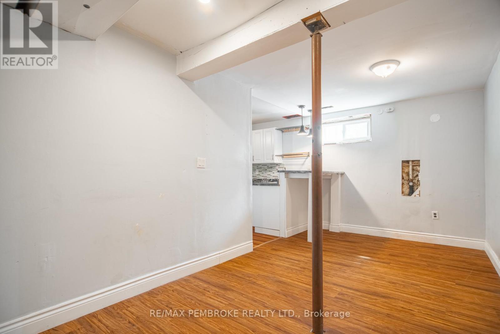 35 Mohns Avenue, Petawawa, Ontario  K8H 2G7 - Photo 25 - X12948184