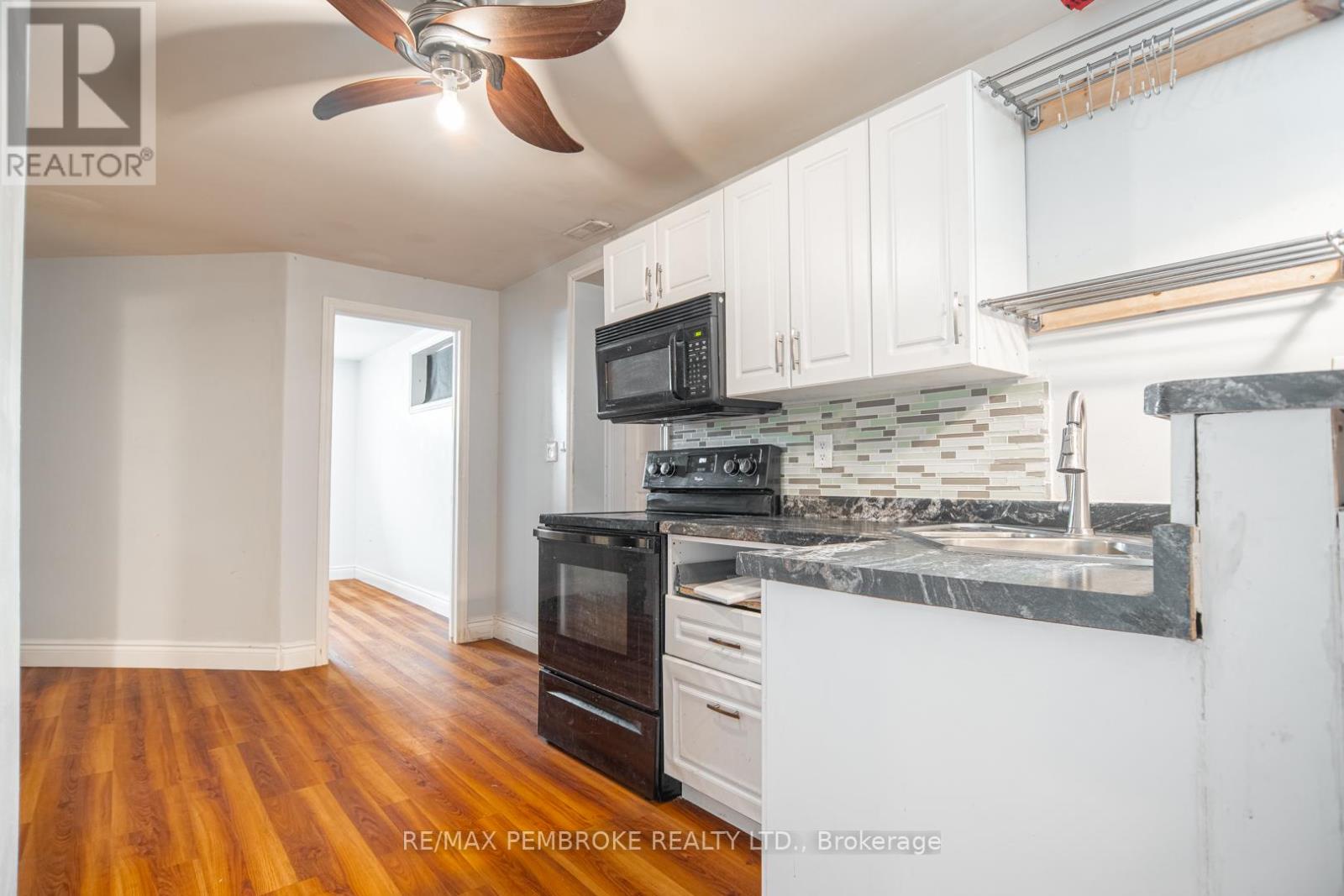 35 Mohns Avenue, Petawawa, Ontario  K8H 2G7 - Photo 26 - X12948184