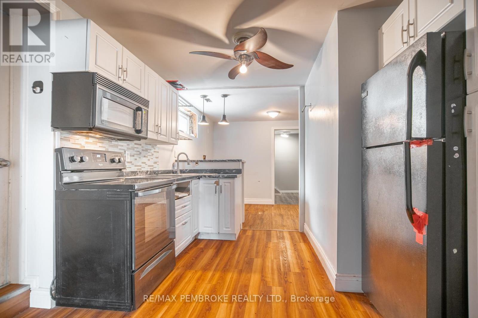 35 Mohns Avenue, Petawawa, Ontario  K8H 2G7 - Photo 27 - X12948184