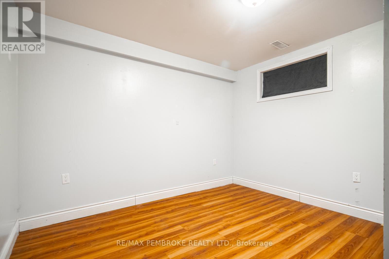 35 Mohns Avenue, Petawawa, Ontario  K8H 2G7 - Photo 30 - X12948184