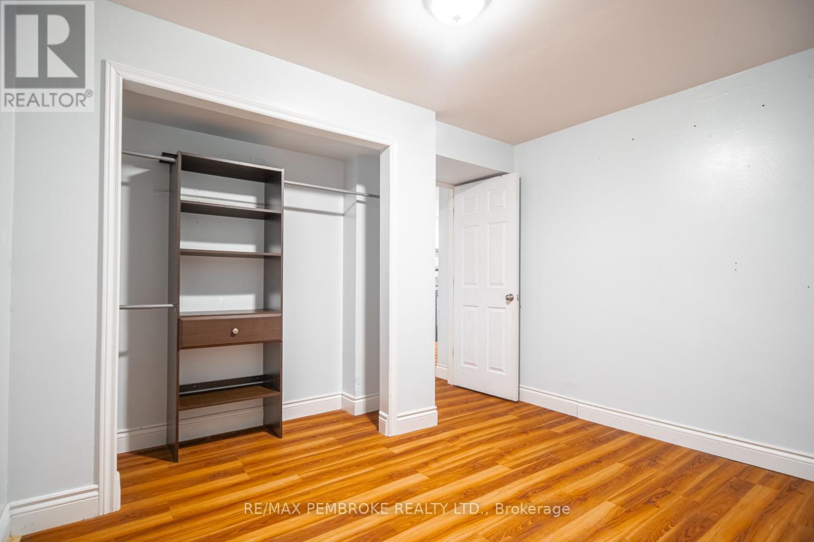 35 Mohns Avenue, Petawawa, Ontario  K8H 2G7 - Photo 31 - X12948184