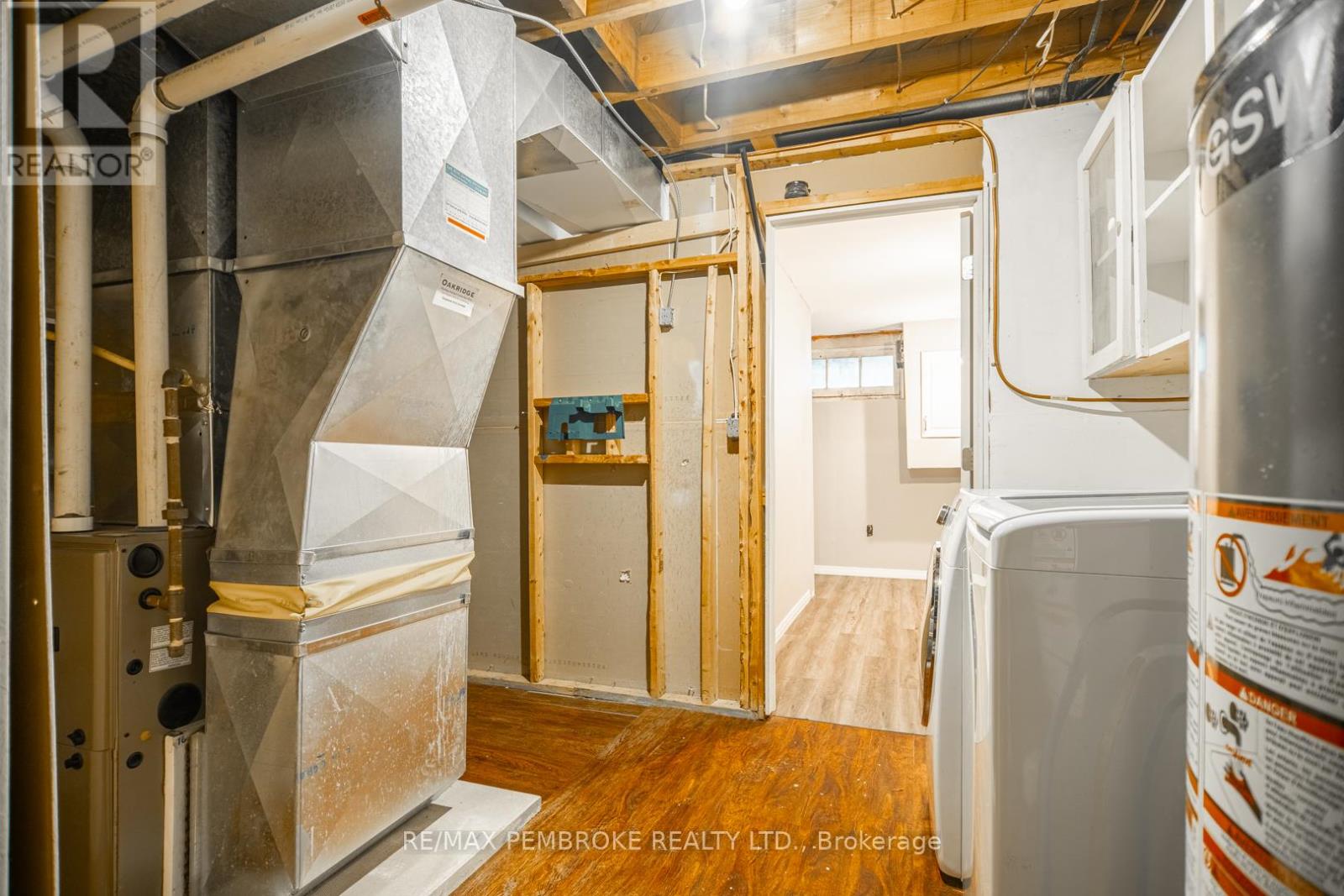 35 Mohns Avenue, Petawawa, Ontario  K8H 2G7 - Photo 34 - X12948184