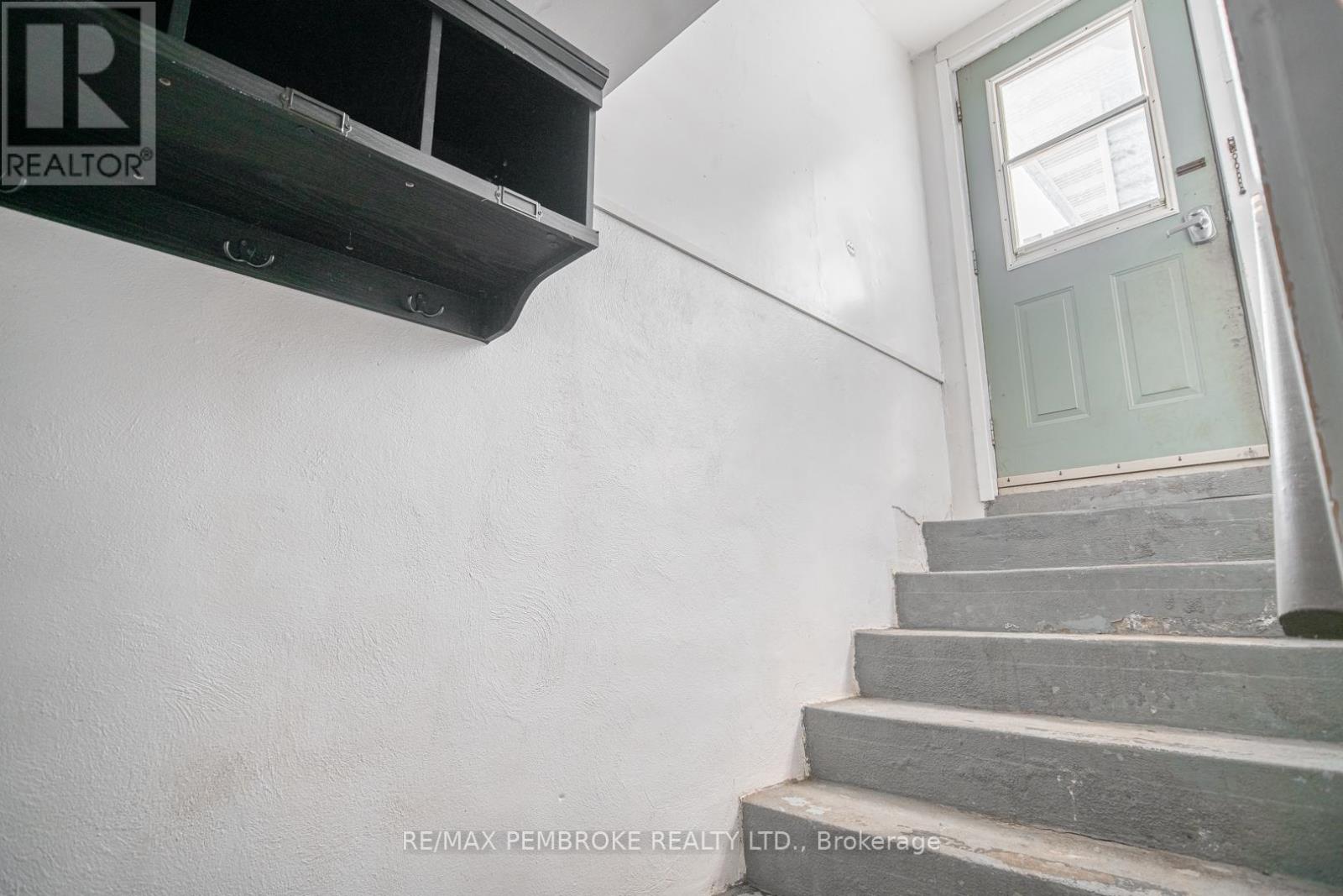 35 Mohns Avenue, Petawawa, Ontario  K8H 2G7 - Photo 36 - X12948184