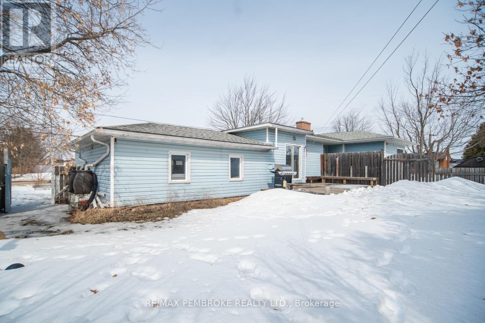 35 Mohns Avenue, Petawawa, Ontario  K8H 2G7 - Photo 39 - X12948184