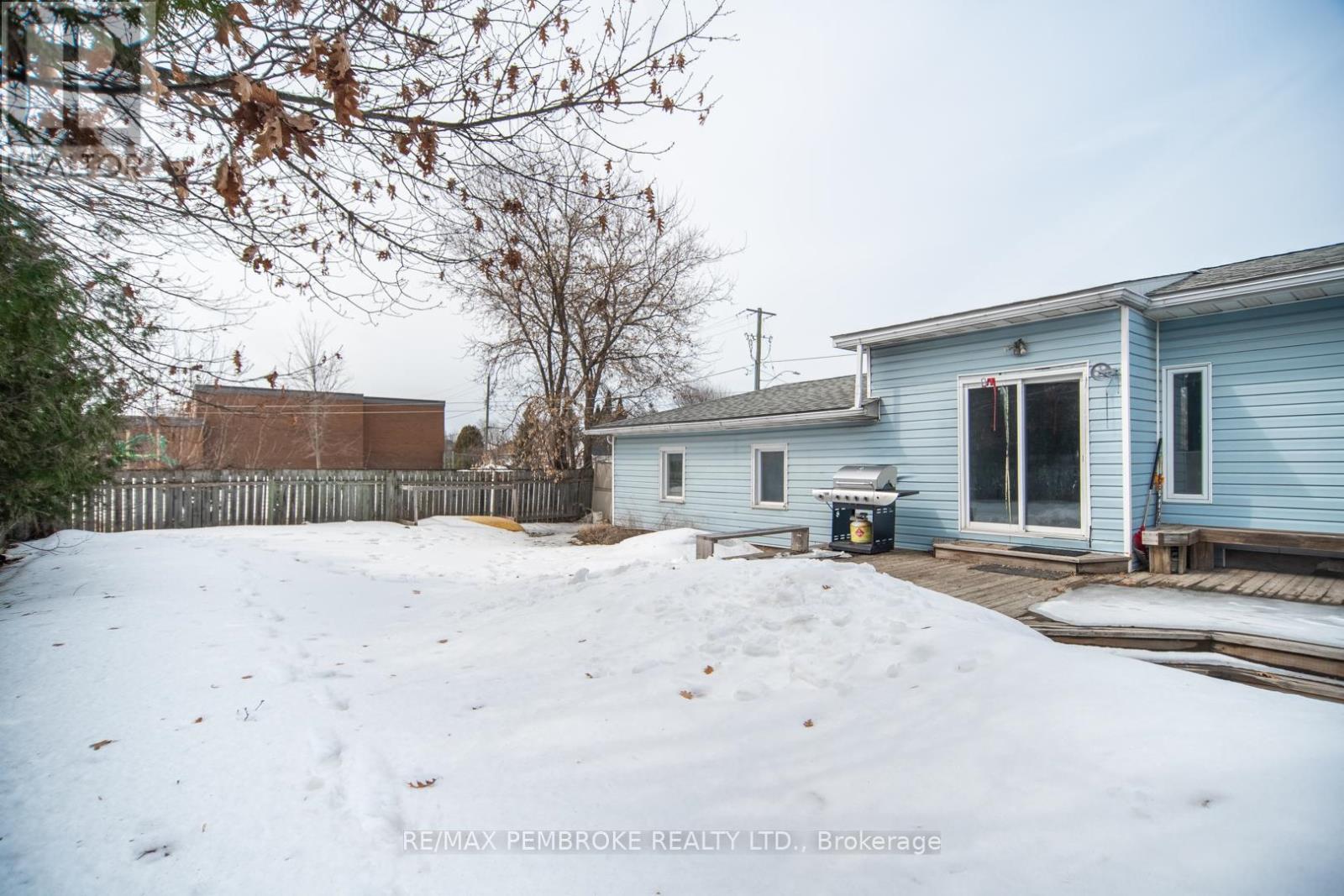 35 Mohns Avenue, Petawawa, Ontario  K8H 2G7 - Photo 40 - X12948184