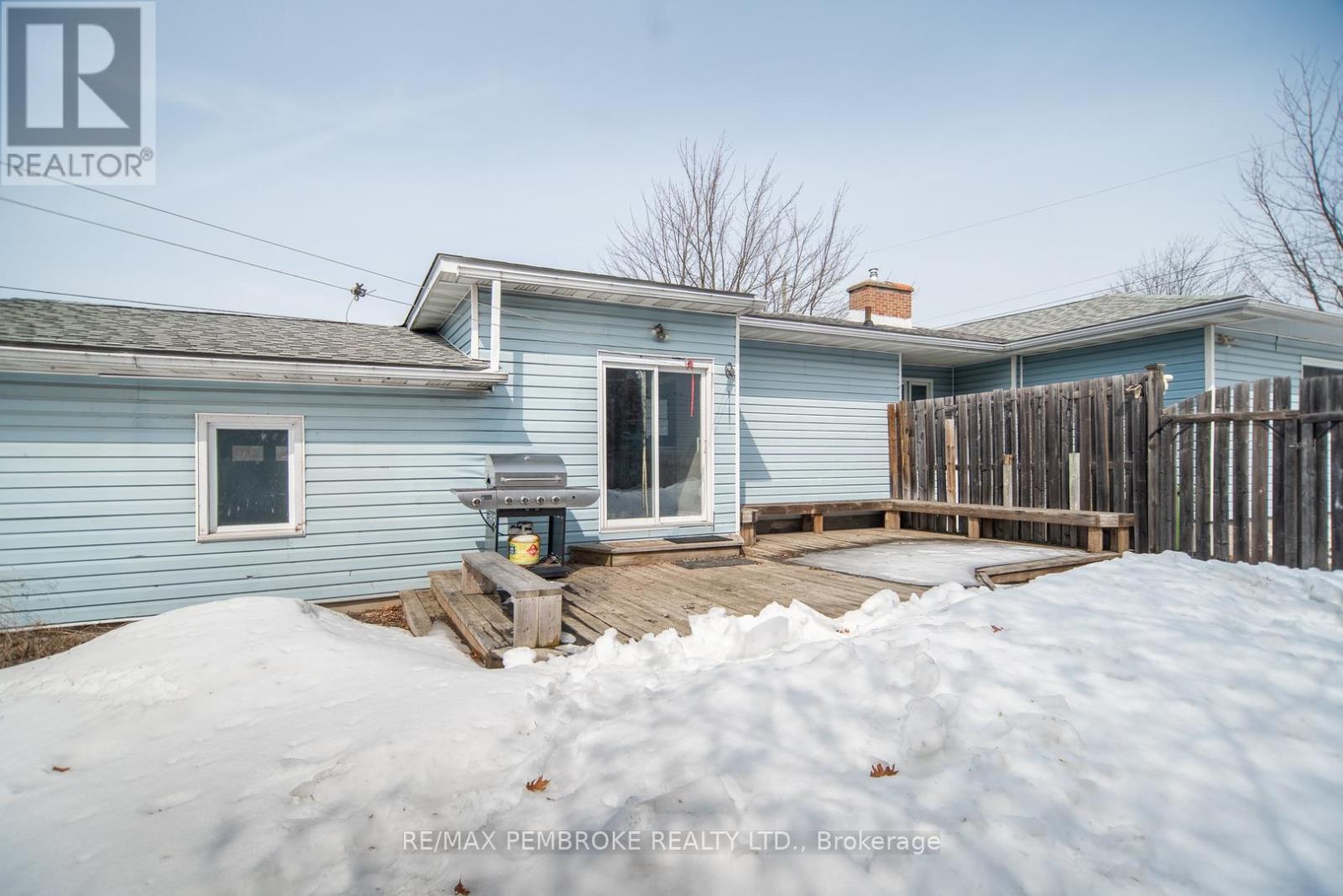 35 Mohns Avenue, Petawawa, Ontario  K8H 2G7 - Photo 41 - X12948184