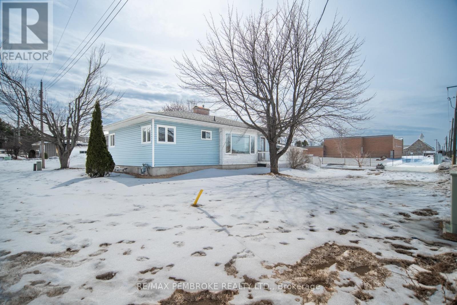 35 Mohns Avenue, Petawawa, Ontario  K8H 2G7 - Photo 42 - X12948184