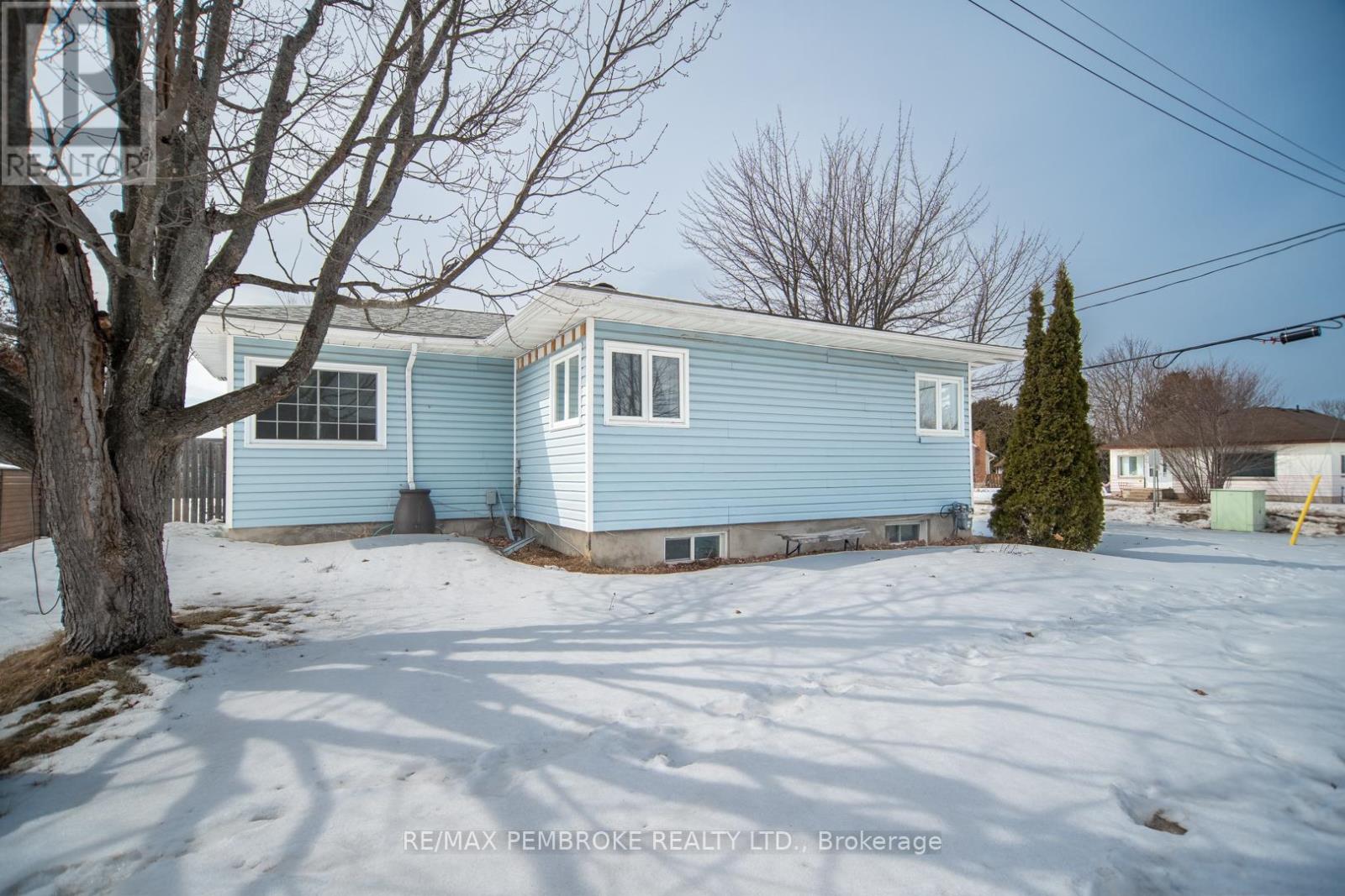 35 Mohns Avenue, Petawawa, Ontario  K8H 2G7 - Photo 43 - X12948184