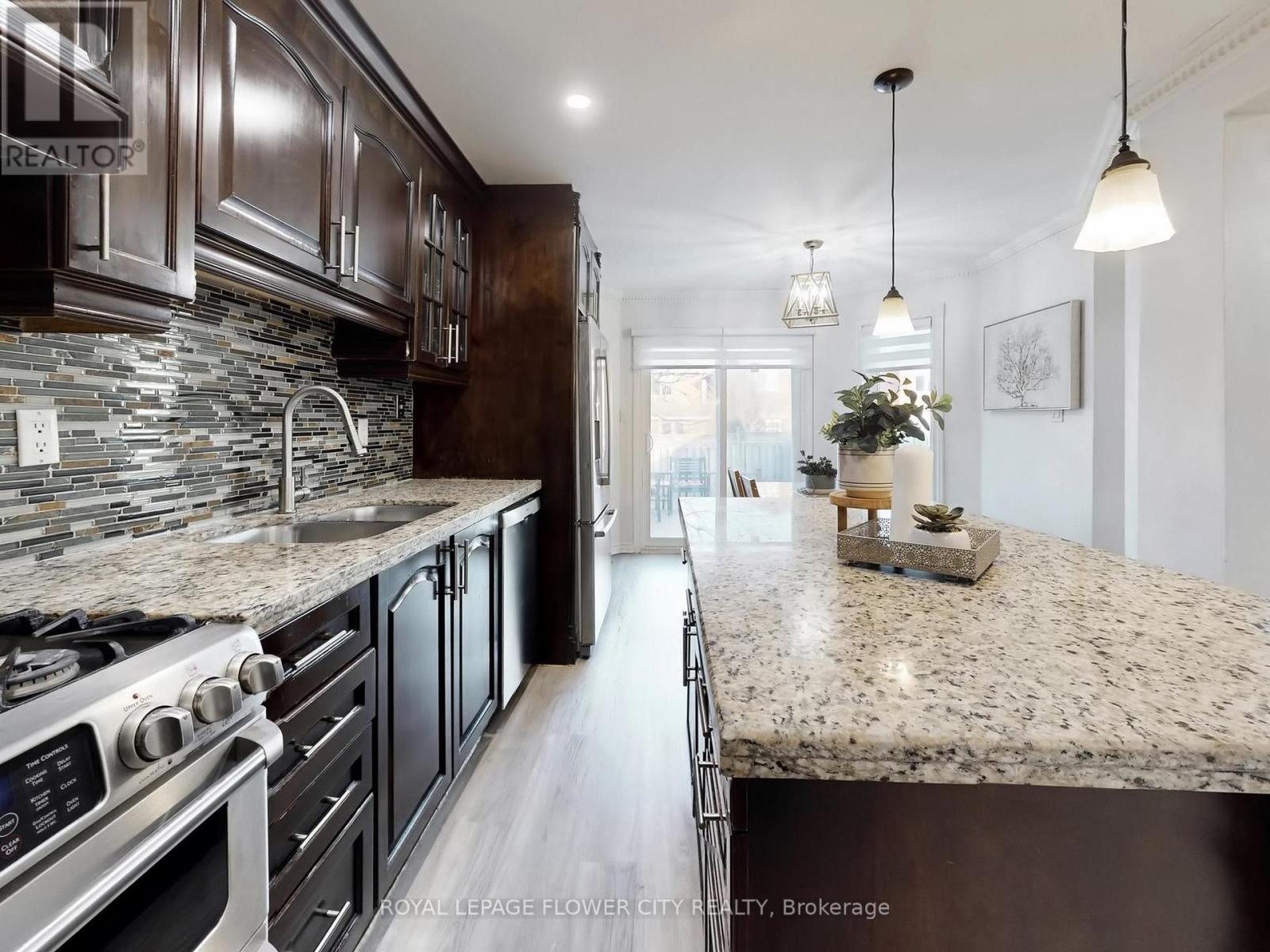 29 Glenmore Drive, Whitby, Ontario  L1N 9J3 - Photo 11 - E12948194