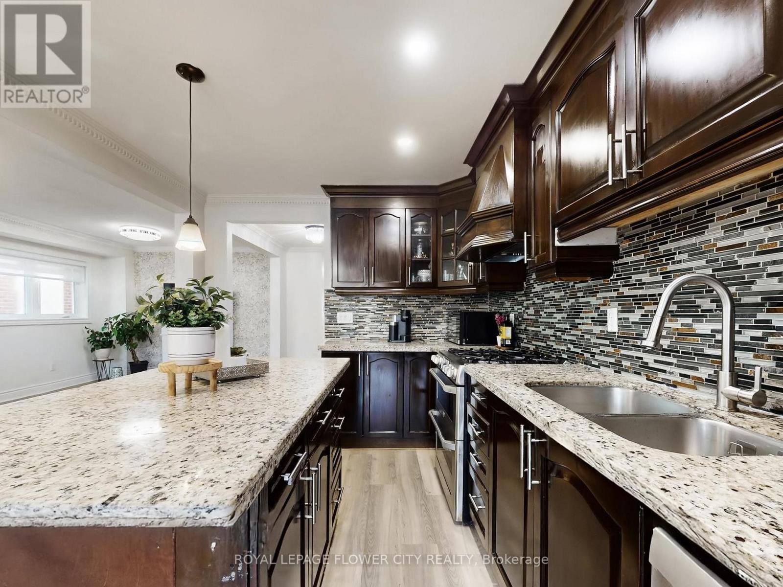 29 Glenmore Drive, Whitby, Ontario  L1N 9J3 - Photo 12 - E12948194