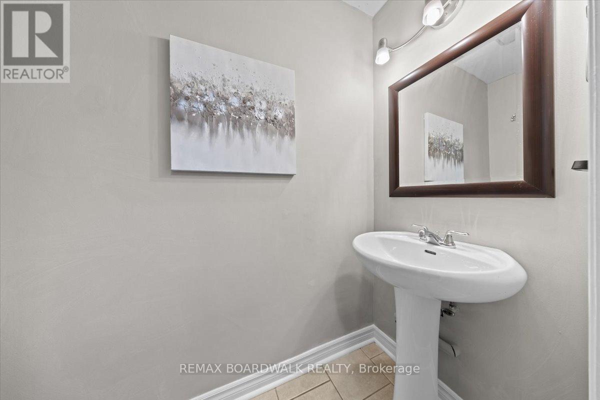 E - 278 Dalehurst Drive, Ottawa, Ontario  K2G 4J5 - Photo 5 - X12948086