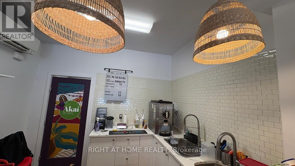 891 Bank Street, Ottawa, Ontario  K1S 3W4 - Photo 7 - X12948094