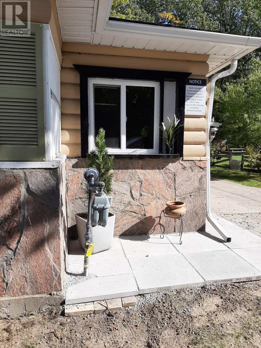 39 Beck Street, Wasaga Beach, Ontario  L9Z 2K9 - Photo 2 - S12948158