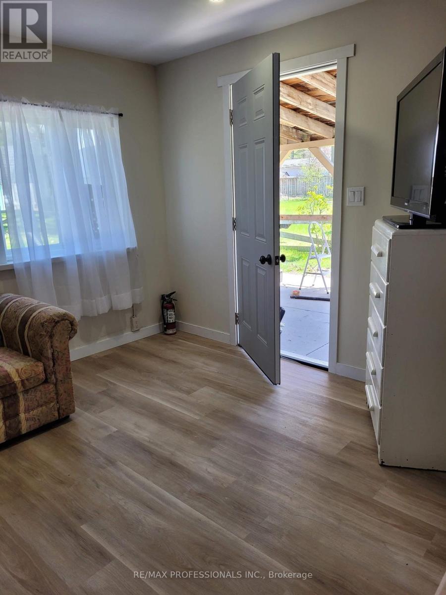 39 Beck Street, Wasaga Beach, Ontario  L9Z 2K9 - Photo 4 - S12948158