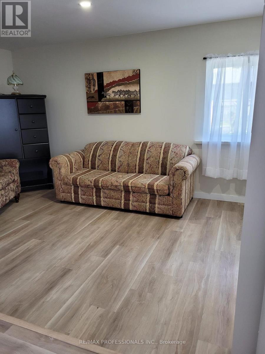 39 Beck Street, Wasaga Beach, Ontario  L9Z 2K9 - Photo 6 - S12948158