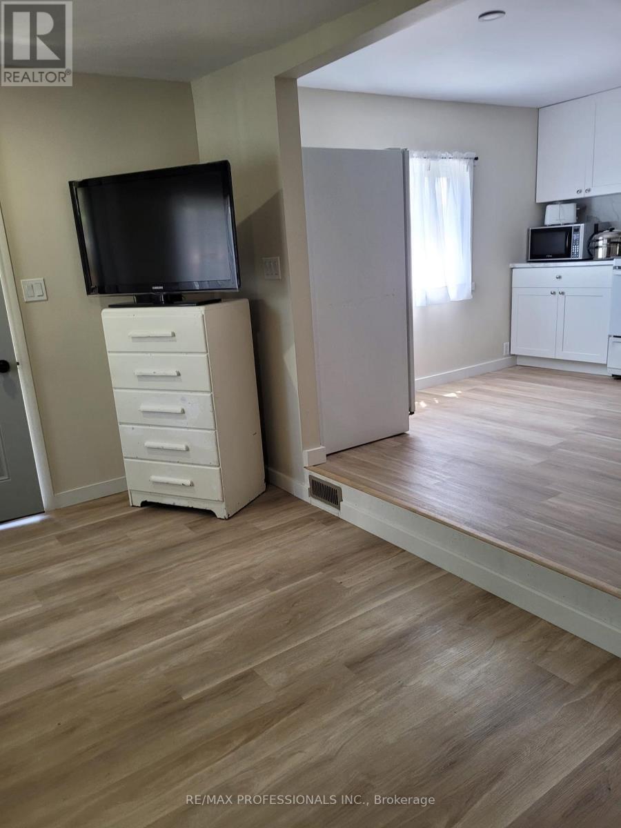 39 Beck Street, Wasaga Beach, Ontario  L9Z 2K9 - Photo 8 - S12948158