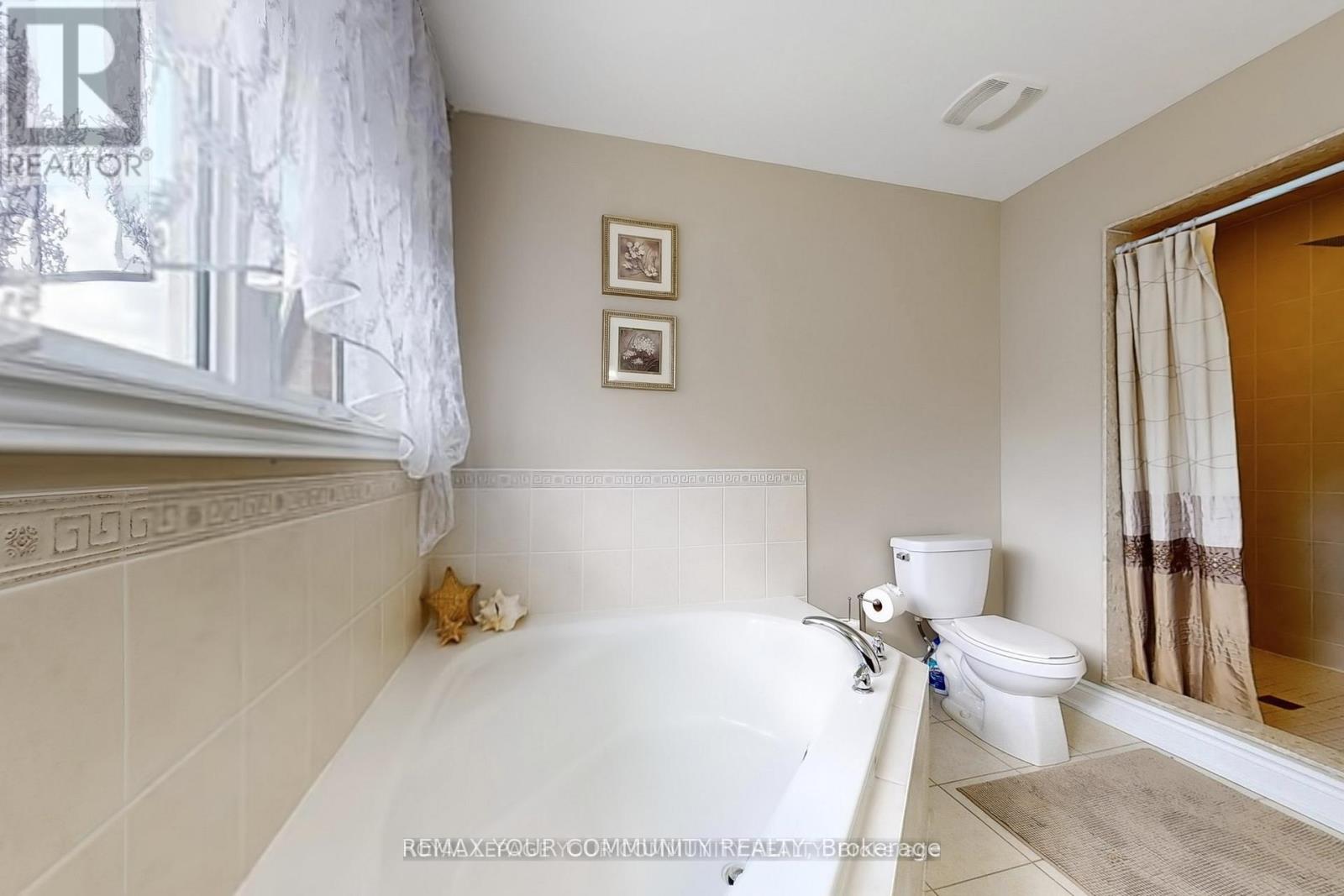 19 Richmond Park Drive, Georgina, Ontario  L4P 0H2 - Photo 25 - N12712822