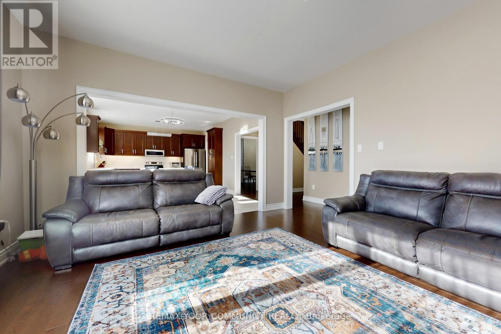 19 Richmond Park Drive, Georgina, Ontario  L4P 0H2 - Photo 10 - N12712822