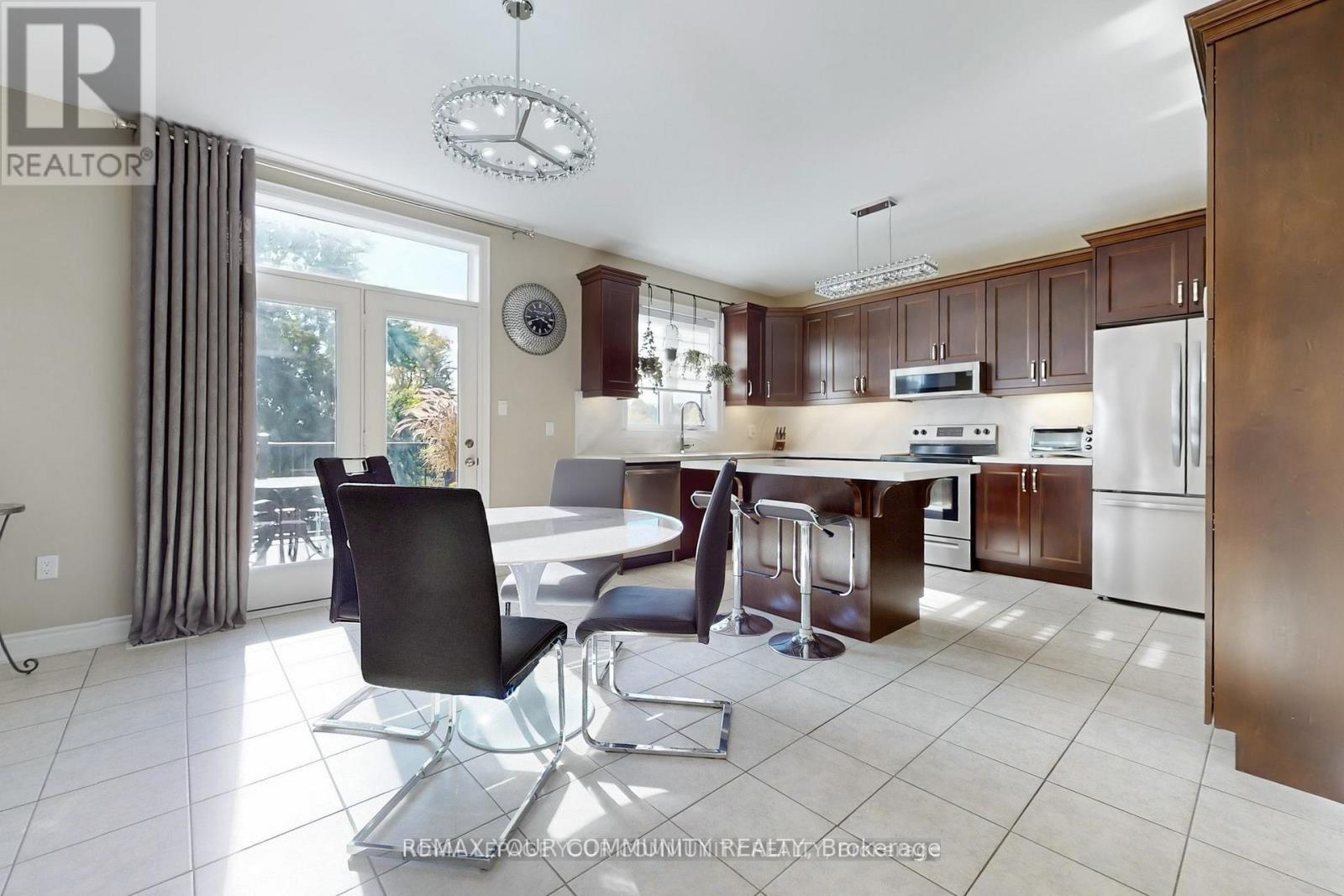 19 Richmond Park Drive, Georgina, Ontario  L4P 0H2 - Photo 13 - N12712822