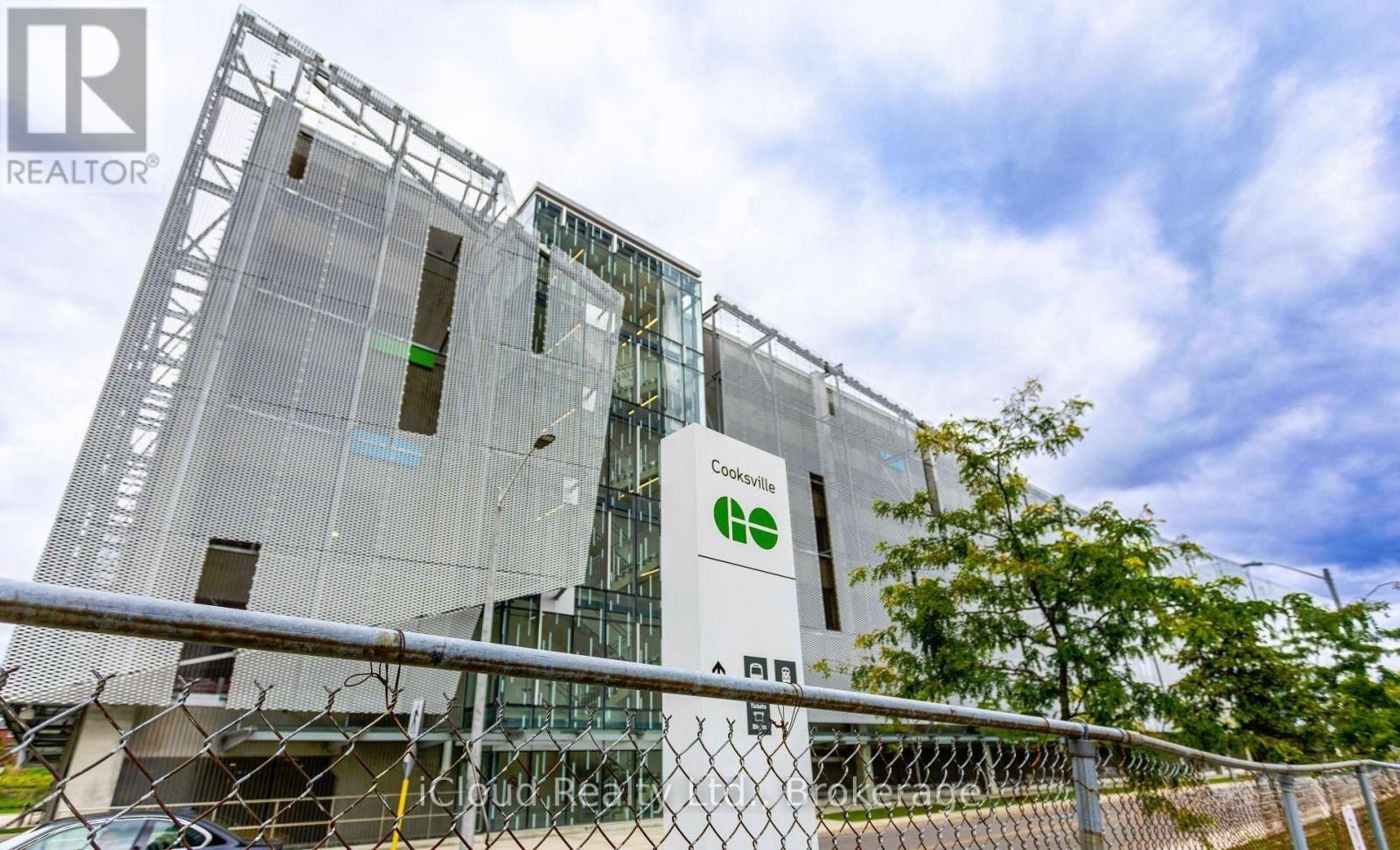 903 - 135 Hillcrest Avenue, Mississauga, Ontario  L5B 4B1 - Photo 4 - W12948092