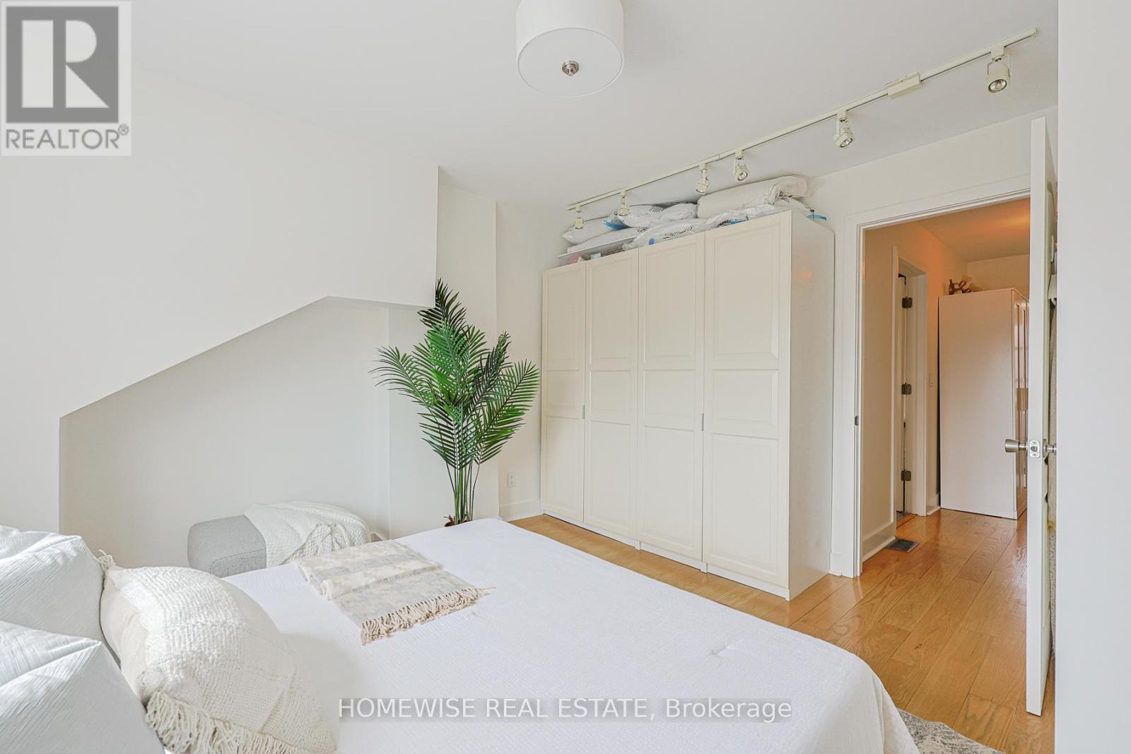 12 Leeds Street, Toronto, Ontario  M6G 1N7 - Photo 14 - W12948118