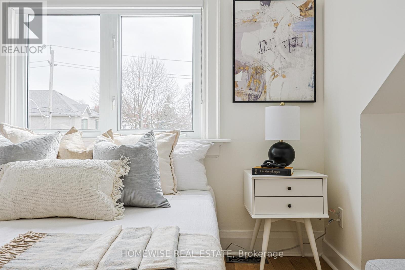 12 Leeds Street, Toronto, Ontario  M6G 1N7 - Photo 15 - W12948118