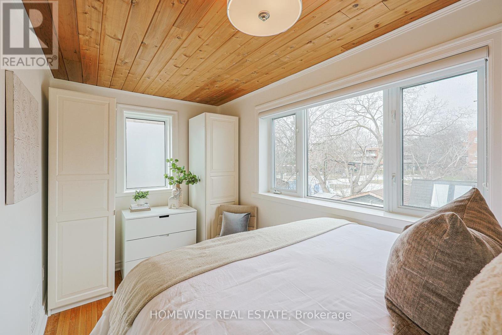 12 Leeds Street, Toronto, Ontario  M6G 1N7 - Photo 18 - W12948118