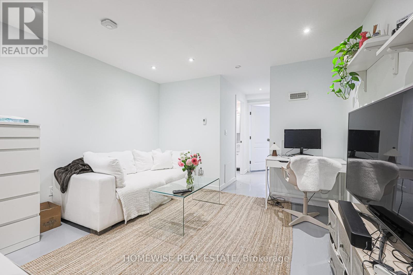 12 Leeds Street, Toronto, Ontario  M6G 1N7 - Photo 20 - W12948118