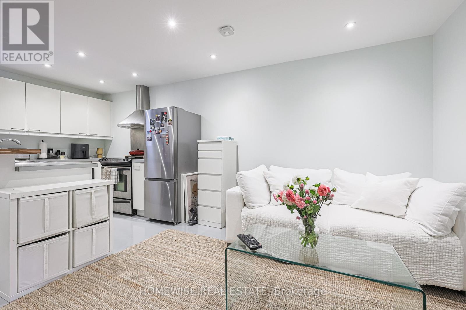 12 Leeds Street, Toronto, Ontario  M6G 1N7 - Photo 22 - W12948118