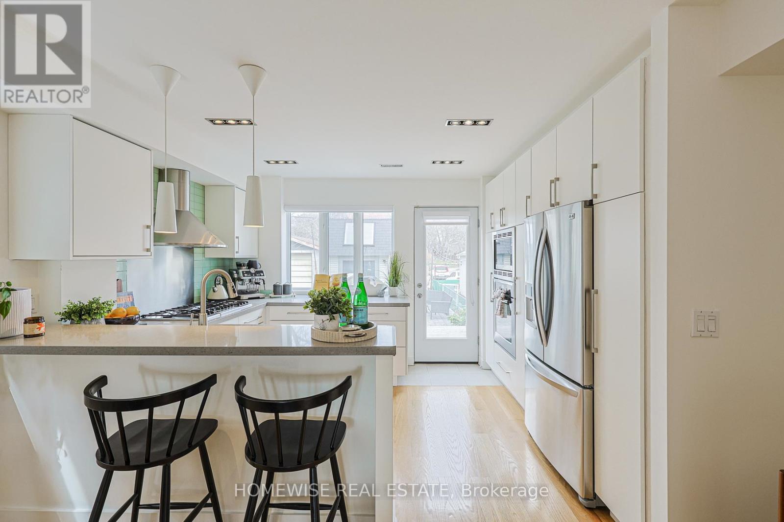 12 Leeds Street, Toronto, Ontario  M6G 1N7 - Photo 9 - W12948118