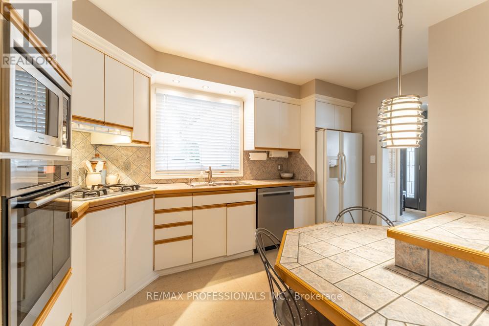 1427 Kenmuir Avenue, Mississauga, Ontario  L5G 4B3 - Photo 11 - W12948140