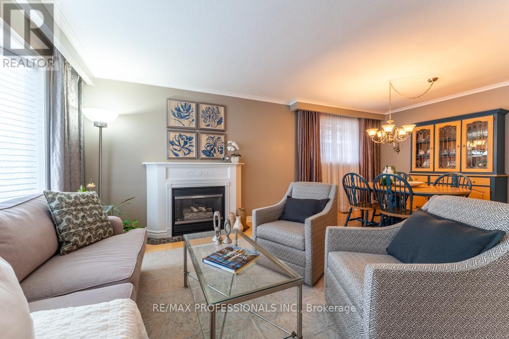 1427 Kenmuir Avenue, Mississauga, Ontario  L5G 4B3 - Photo 4 - W12948140