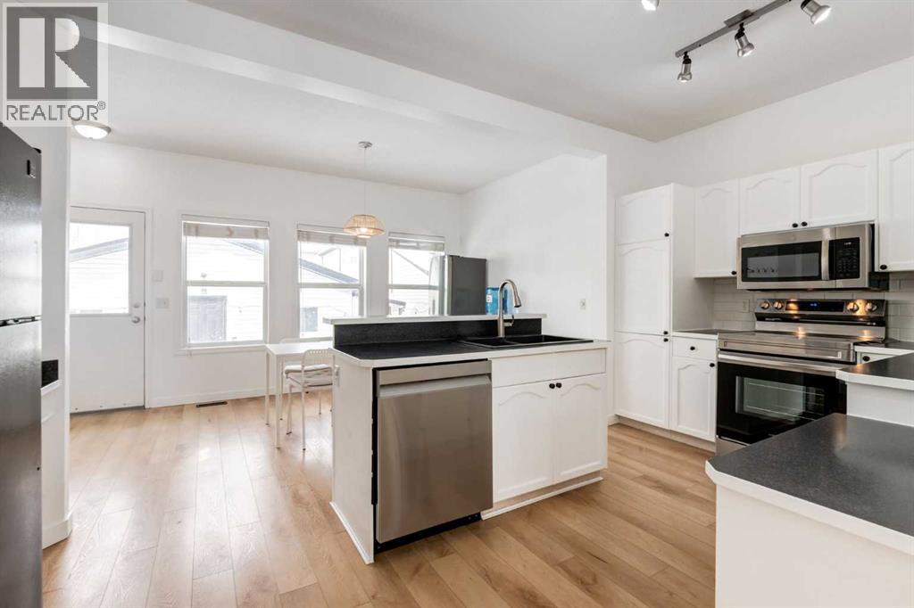 15770 Everstone Road Sw, Calgary, Alberta  T2Y 4M3 - Photo 3 - A2298243