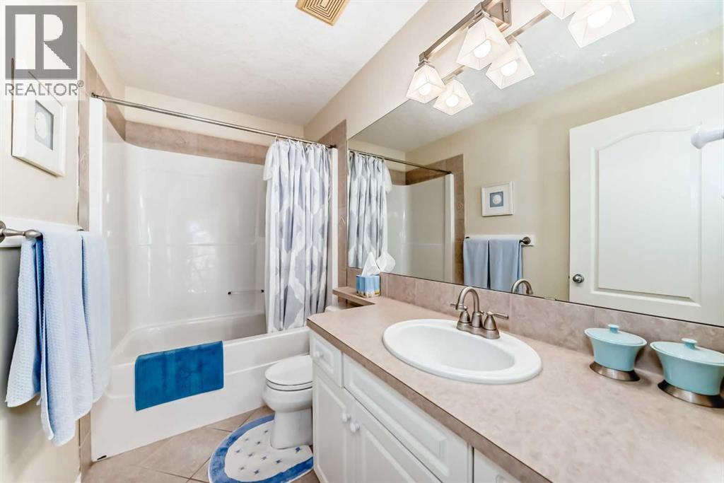 68 Strathlea Close Sw, Calgary, Alberta  T3H 5B1 - Photo 25 - A2278599