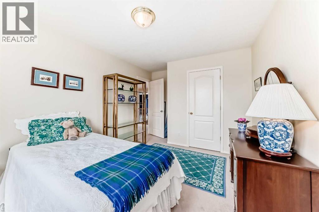 68 Strathlea Close Sw, Calgary, Alberta  T3H 5B1 - Photo 23 - A2278599