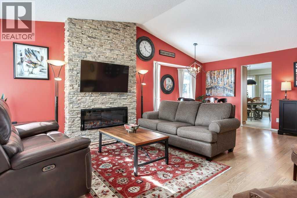 729 Riverside Drive Nw, High River, Alberta  T1V 1S3 - Photo 2 - A2298174