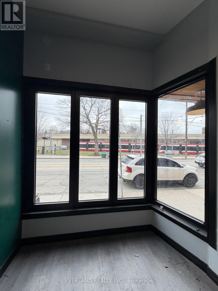 Ground - 850 Bathurst Street, Toronto, Ontario  M5R 3G1 - Photo 2 - C12915734